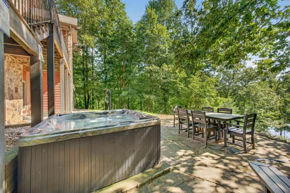 Lakefront~Dock~Hot tub~Firepit~Dog Friendly! - Image 4