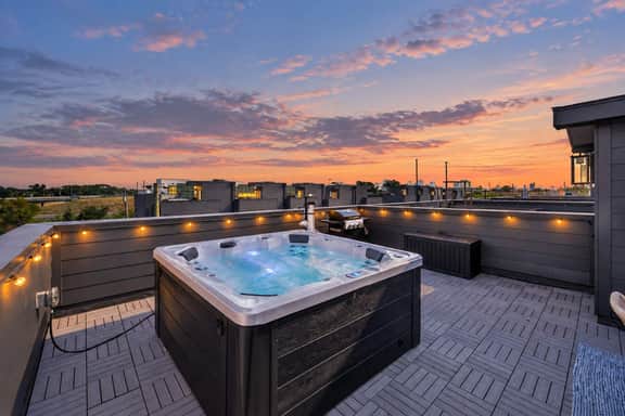 Nashville Hideaway | Rooftop Hot Tub & Fire Pit - Image 2