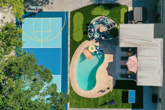 FWB Paradise | Sports Court | Hot Tub | Putt Putt - Image 5