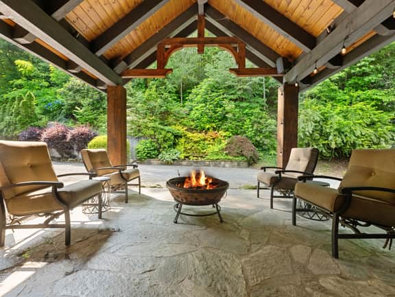 5BR Lakefront | Dock, Hot Tub & Theater • Games - Image 3