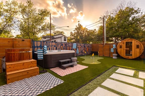 Austin Oasis: Pool, Hot Tub, Sauna, Gym, Mini Golf - Image 2