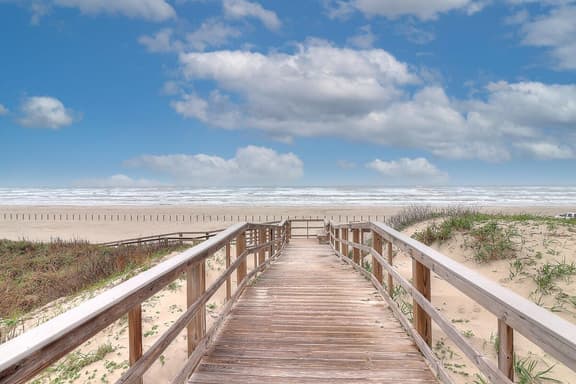 Sea Escape-Boardwalk Access~Large Community Pool!