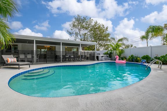 Relax, Play & Stay | Pool, Spa & Beach Nearby