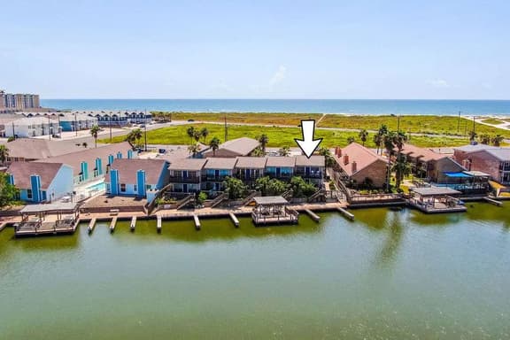Scoop Deck | Dock, Pool & Balcony Views
