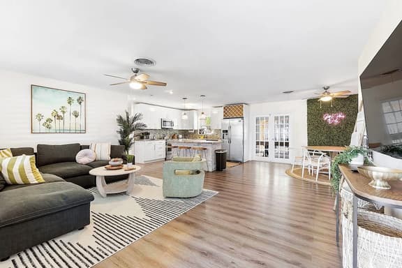 Deerfield Beach! 10 min 2 beach Hot Tub Pool Table