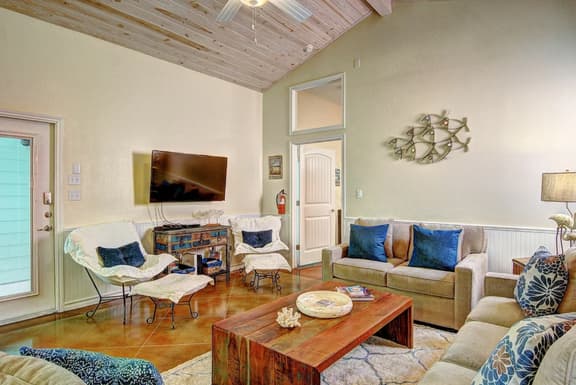 Crane's Landing~WINTER TEXANS WELCOME~Ground Level