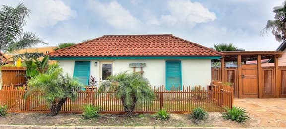 Lorna Beach Cottage- Prime Location~Pet Friendly