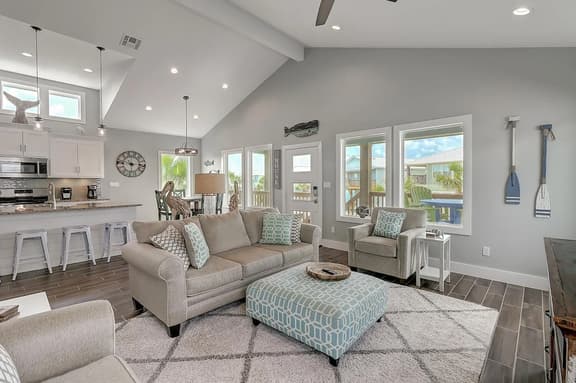 Paradise Vibes- Pond Views | 2 Balconies