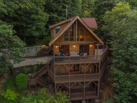 Old Oak Lodge: Mtn Getaway, Views, Hot Tub