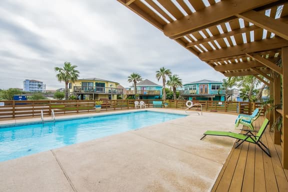 Beach Shak- Pool View | Private Apartment