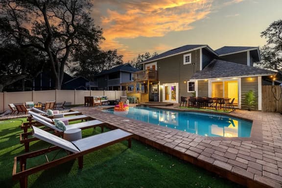 1 Mile to Beach | Pool, Tiki Bar & Mini Golf