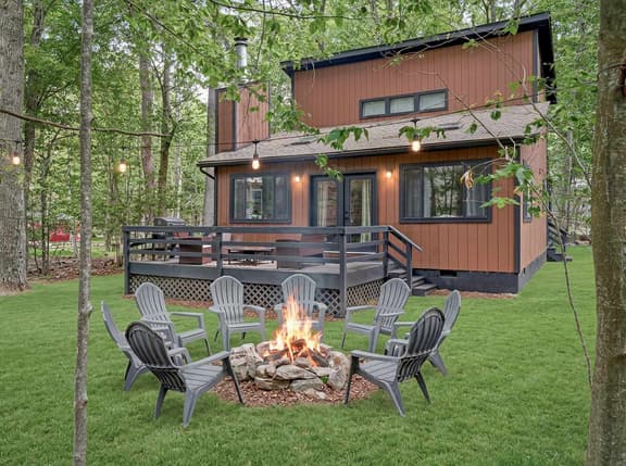 3BR Home w/ Outdoor Fun: Lake~Fire Pit~Games~Grill