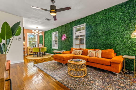 Sunny Citrus Escape: Min to Midtown & Dog-Friendly