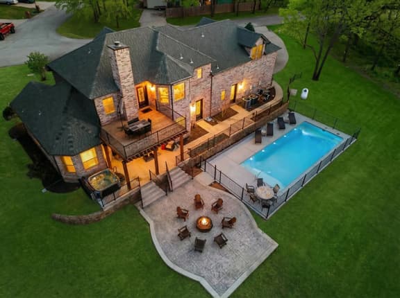 The Cove: Heated Pool, Hot Tub, Lake Access