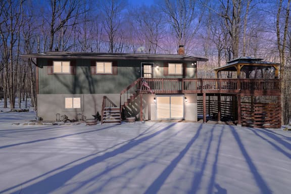4 Br Cabin | Walk to Beach | Pool Table | Arcade