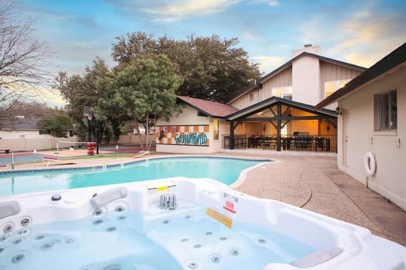 Pickleball, Pool & Fun • Family Escape • Sleeps 16