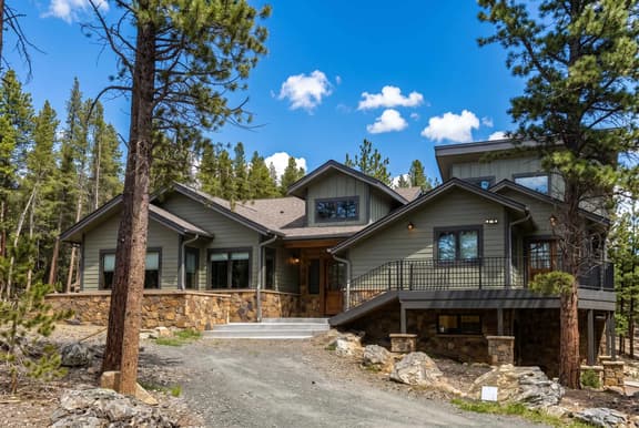 34 Acre Escape~Games~Hiking~Pool Table~Bicycles
