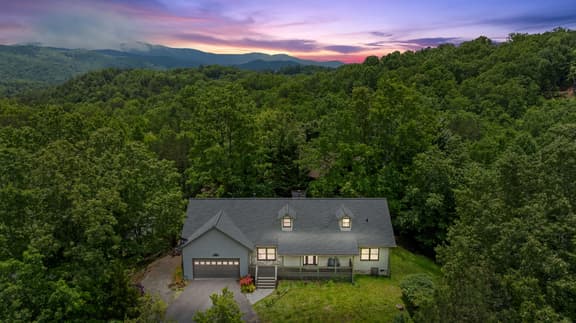 12 Min to Downtown! Sleeps 12 | Hot Tub | Fire Pit