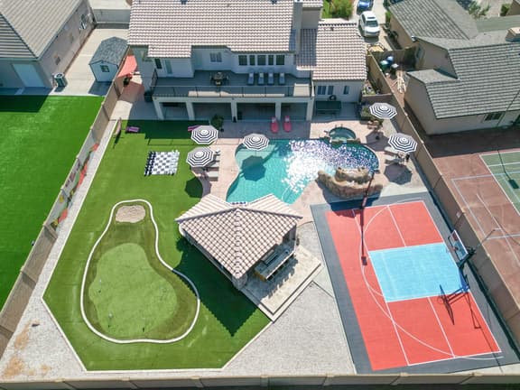 Luxury 6BR Retreat - Pool, BBQ, Theater and Games