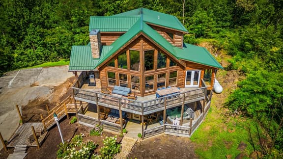 Smoky Peak Hideaway | Hot Tub, Putt Putt & Games