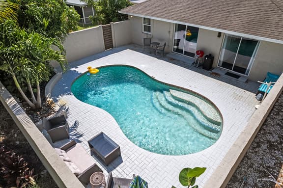 Sleeps 6 • Private Pool • Fire Pit • Game House