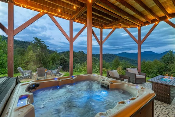 Stunning Mtn Views • Hot Tub • Firepit • Sleeps 10