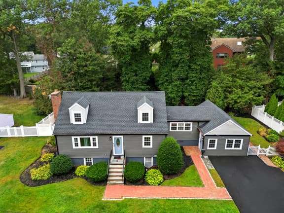 Stylish Stoneham Getaway  Playground  Game Room