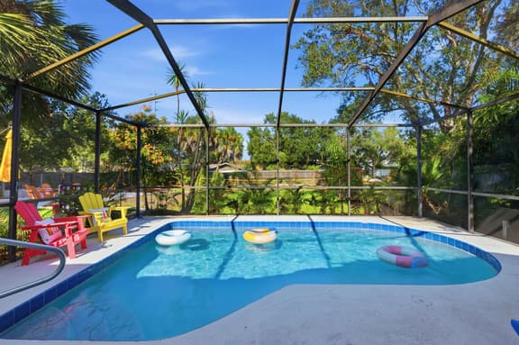 Outdoor Movie Theatre • Pool • Putt Putt • Hot Tub