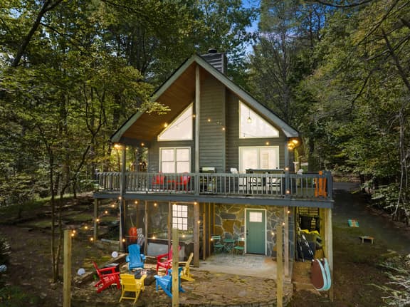 Lake Retreat | Kayaks | Theatre | Hot Tub | Sauna