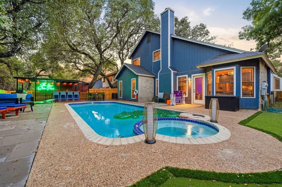 Resort Style Backyard • Arcade Games • Hot Tub