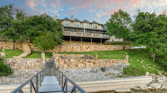 Luxury Lake Escape | Dock, Basketball & Views!