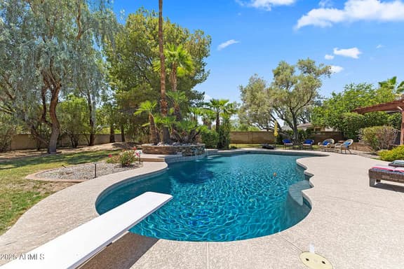WAZ-4901 E Sunnyside Dr