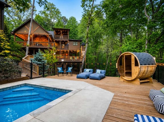 Heated Pool • Mtn Views • Sleeps 20 • Game Room