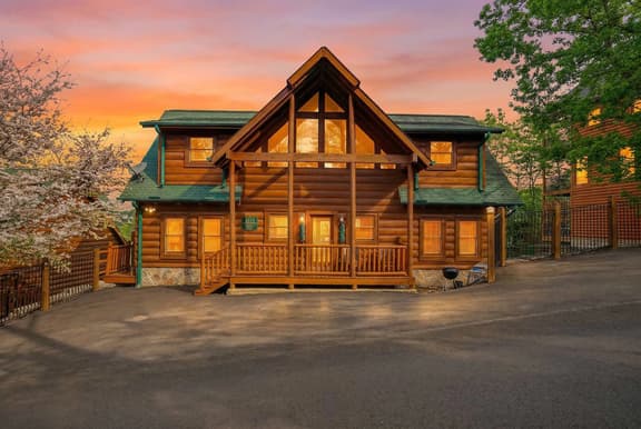 Black Bear Escape • Mtn Views, Hot Tub, Game Room