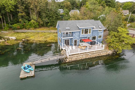 Gloucester Waterfront | Dock & Kayaks