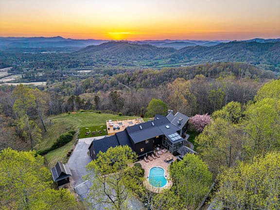 The Albatross | A Private 14k Sq Ft Golf Resort