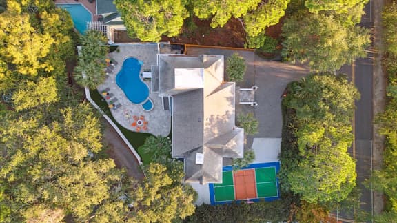 Burkes Beach Reserve | Golf Sim & Pickleball | Sleeps 24