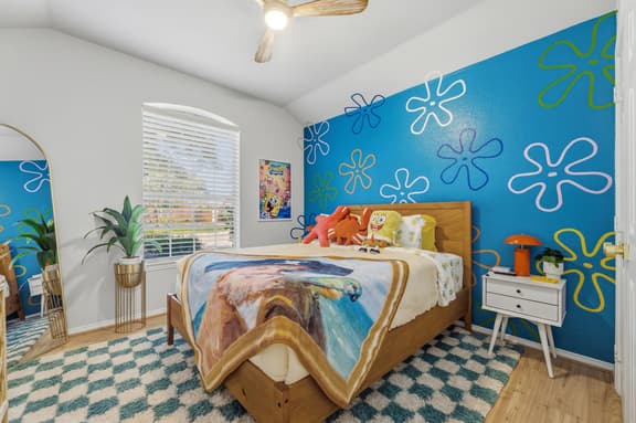 4 Themed Rooms | 11 Min to Universal Kids