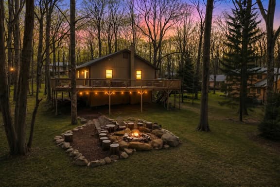 Poconos Retreat | Hot Tub | Firepits | Sleeps 16
