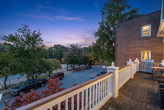Near Forest Park & Central West End - Sleeps 6